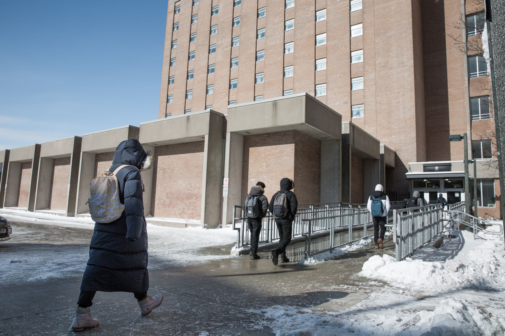 Students walking into Saugeen (Photo)